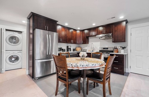 Lake Hills House | Private 2-bedroom Guest Suite w/Separate Entrance, AC & EV Charging. Bellevue