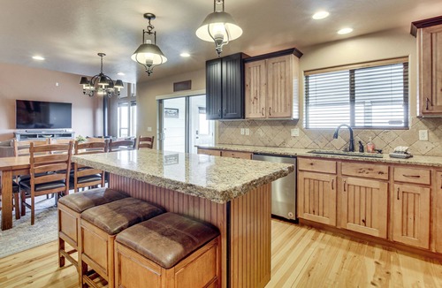Sweetwater Cabin | Private Beach Access! Luxe 7BR Bear Lake Cabin
