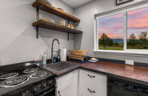 Belgrade Cabin | Private Bridger Mountain Retreat - Outdoor Tub, Views & Fire Pit