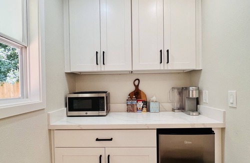 Viewpoint House | Private Deluxe Suite! Prime Location: MS, Redmond, Bellevue, lakes, shops,Costco