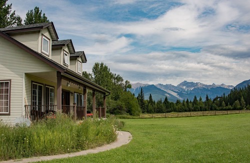 Blaeberry House | Private Home on 10 Acres 12 minutes from Golden, BC.