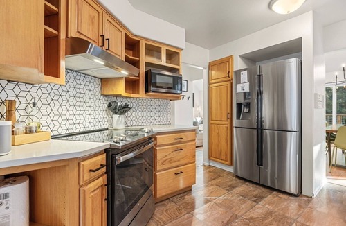 Underwood House | Private, Hot Tub, Fire Pit, Ping Pong, 10 minutes to town