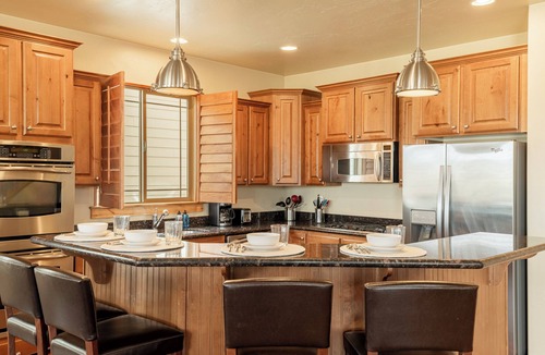 Bear Hollow Village House | Private Hot Tub + Pet-Friendly + Community Amenities & Great Location!