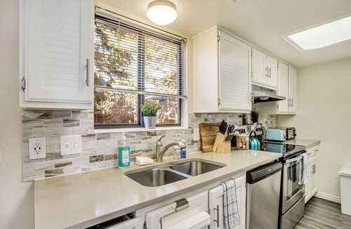 Cottonwood Heights House | Private Hot Tub-close to 4 ski resorts!