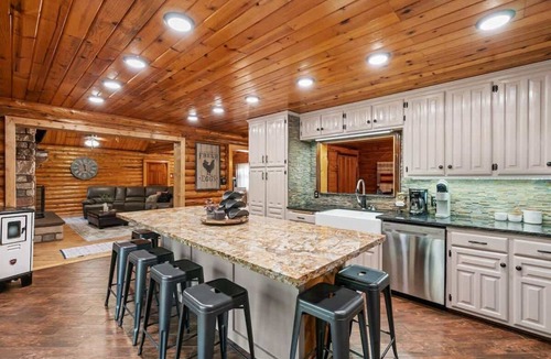 Rigby Cabin | Private Island, FirePit, HotTub, Arcade, AC, Dogs!