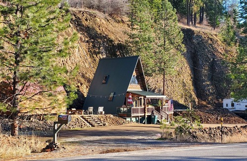 Coeur d'Alene Cabin | Private lakeside A-frame cabin w/hot tub, beach, docks, games. 4 season fun!