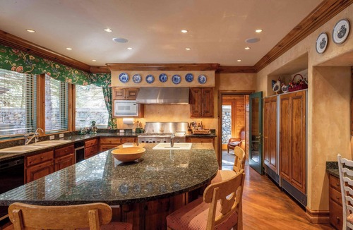 Warm Springs House | Private Sun Valley Lodge | Walk to Lift + Hot Tub