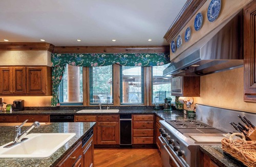 Warm Springs House | Private Sun Valley Lodge | Walk to Lift + Hot Tub