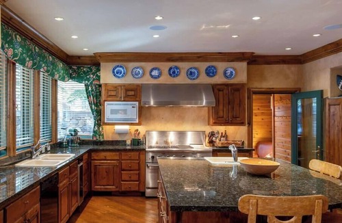 Warm Springs House | Private Sun Valley Lodge | Walk to Lift + Hot Tub