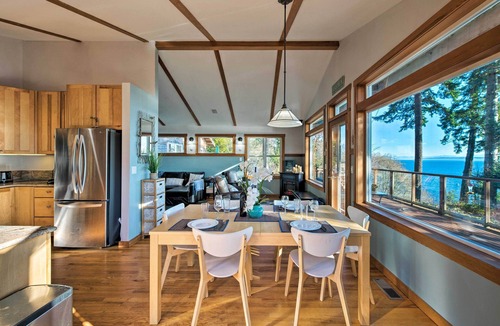 Kingston Cottage | Puget Sound Escape: Private Beach & Oversized Deck