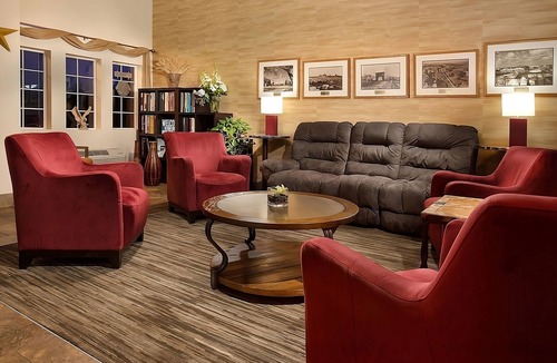 Pullman Hotel | Pullman Gem: Large Room with Free Breakfast, Private Parking and Guest