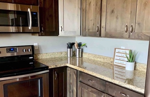 Harbor Village Apartment | Putting green, hot tub, swings, & spectacular views