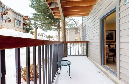 Jackson Condo | Quaint mountain condo w/two fireplaces, mountain views, balcony & great location