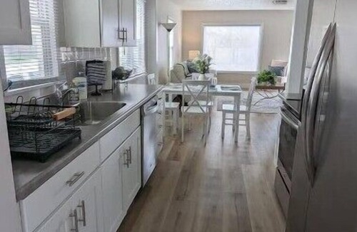 Murray House | Quaint Murray Home- 2 bed/1 bath 20 min to ski/hike or downtown. 5 min to IMC.