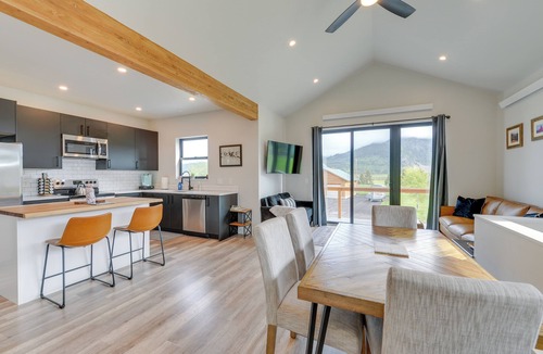 Alpine House | Quiet Alpine Hideaway w/Panoramic Mountain Views!