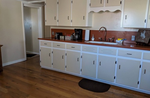 Laramie House | Quiet, Comfortable Location! w/Double Garage Easy access to WyoTech and UW