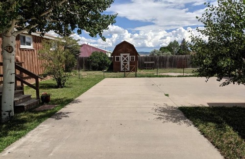 Laramie House | Quiet, Comfortable Location! w/Double Garage Easy access to WyoTech and UW
