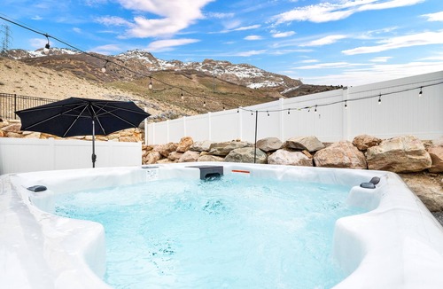 North Ogden House | Quiet mountain retreat with hiking and biking trails, walking distance away.