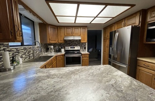 Dingle House | Quiet & Relaxing Farm Home/15 min from lake/Big Yard/Fun Games
