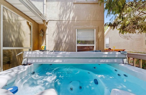 Cottonwood Heights Condo | Quiet & spacious townhome with a private hot tub & great views - close to skiing