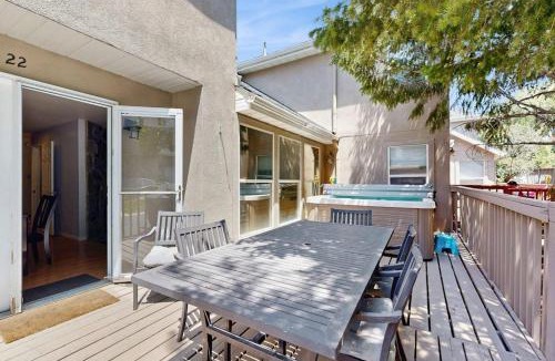 Cottonwood Heights House | Quiet & spacious townhome with a private hot tub & great views - close to skiing