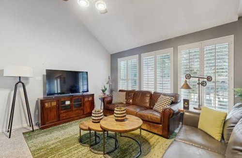 Cottonwood Heights House | Quiet & spacious townhome with a private hot tub & great views - close to skiing