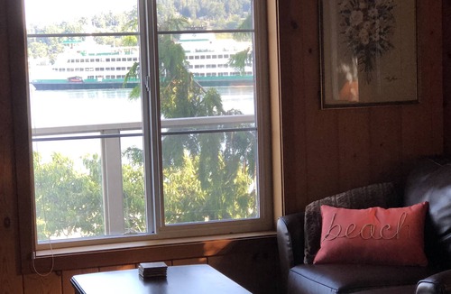 Bainbridge Island House | RARE FIND! Waterfront Beach House walking distance to shops and ferry.