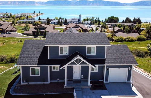 Harbor Village House | Raspbeary Retreat | 6BR Sleeps 32 | Hot Tub, Putting Green, 22ft Slide & Game Room