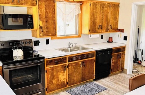 Geneva House | Raspberry House is a farmhouse retreat in Beautiful Georgetown Idaho.