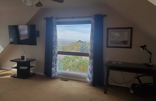 Bountiful House | Recharge in quiet mountain neighborhood! Great 180 views! Nearby hiking &skiing!