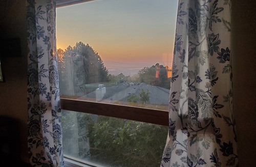 Bountiful House | Recharge in quiet mountain neighborhood! Great 180 views! Nearby hiking &skiing!