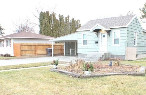 American Falls House | Reel Relaxation: Fisherman’s Hideaway on Shore with Ample Driveway Parking
