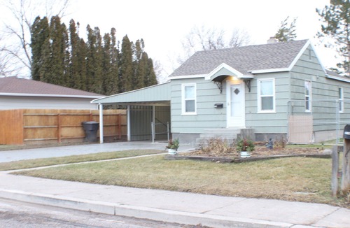 American Falls House | Reel Relaxation: Fisherman’s Hideaway on Shore with Ample Driveway Parking