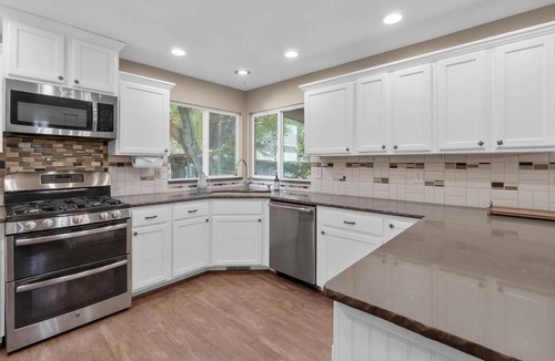 Eagle House | Relax in DOG-Friendly Modern Farmhouse Stye | A Stroll Away from Downtown Eagle!