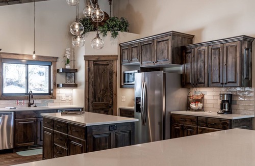 Island Park Cabin | Relaxing spacious 4BR, 4BA home just 12 minutes from Yellowstone. My Yellowstone Retreat