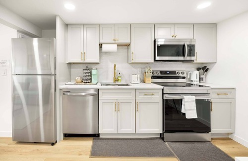Genesee Apartment | Remodeled 1BR Private Basement – 9 Min to Beach
