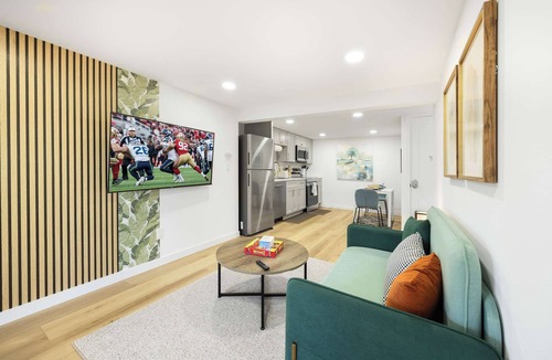 Genesee Apartment | Remodeled 1BR Private Basement – 9 Min to Beach