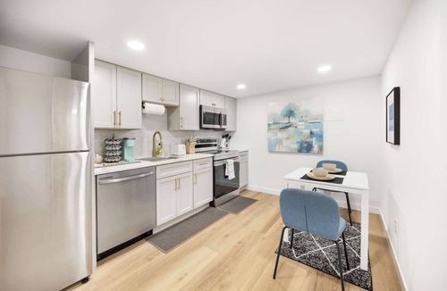 Genesee Apartment | Remodeled 1BR Private Basement – 9 Min to Beach