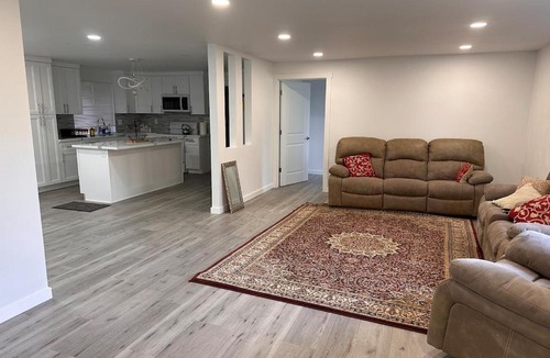 Tukwila House | Remodeled 5BR I 5Bed I Marble Baths I Near SeaTac Airport