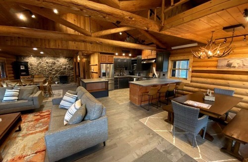 Alpine Cabin | Remodeled Cabin with Pool Table and Hot-Tub in Wyoming
