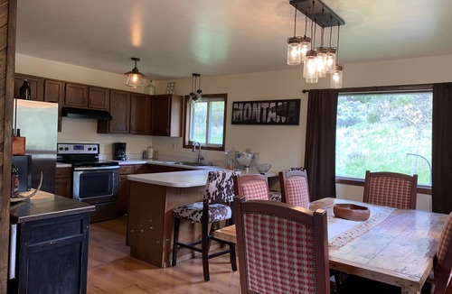 Gardiner House | Reserve 2,3 or all 4 cabins on 13acre horse ranch 5 mins from Yellowstone