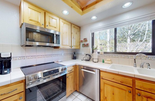 Elkhorn Village Condo | Ridge Condo 2610 - New Listing! Pet Friendly w/Elkhorn Golf, Tennis, Hot Tub