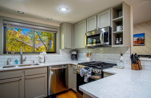 Elkhorn Village Condo | Ridge Condo - Luxury Condo w/Resort Amenities