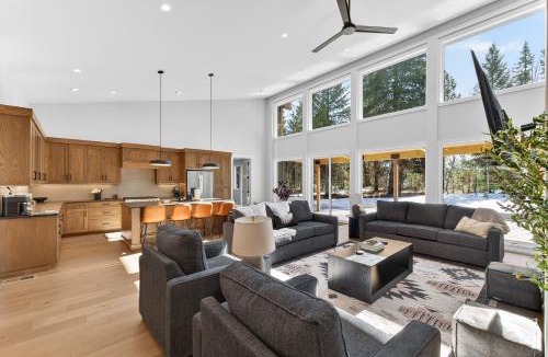 McCall House | Ridge House- new home, sleeps 16, quiet neighborhood-, hot tub, trailer parking, pet friendly