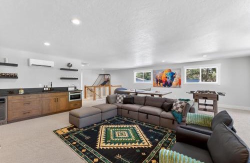 McCall House | Ridge House- new home, sleeps 16, quiet neighborhood-, hot tub, trailer parking, pet friendly