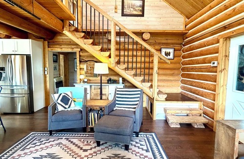 Missoula Cabin | Ridgeline Retreat - Missoula Cabin - Upper Unit