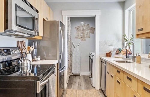 Holladay House | Right off i215, Close to Ski Resort, Pet Allowed
