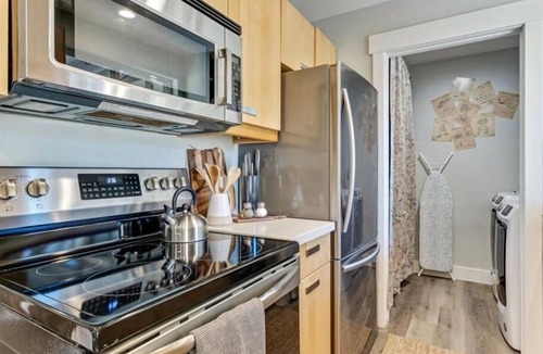 Holladay House | Right off i215, Close to Ski Resort, Pet Allowed