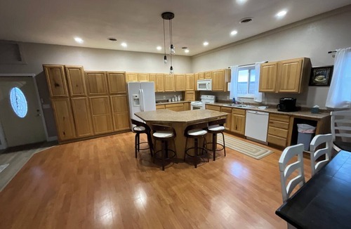 Nashua House | RIVER RIDGE RETREAT! Private, lots of parking, game room, garage. Spacious.