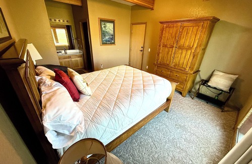White Bird Bed & Breakfast | Riverfront Lodge in White Bird, ID – 1BR w/Panoramic Views & Breakfast Unit 6